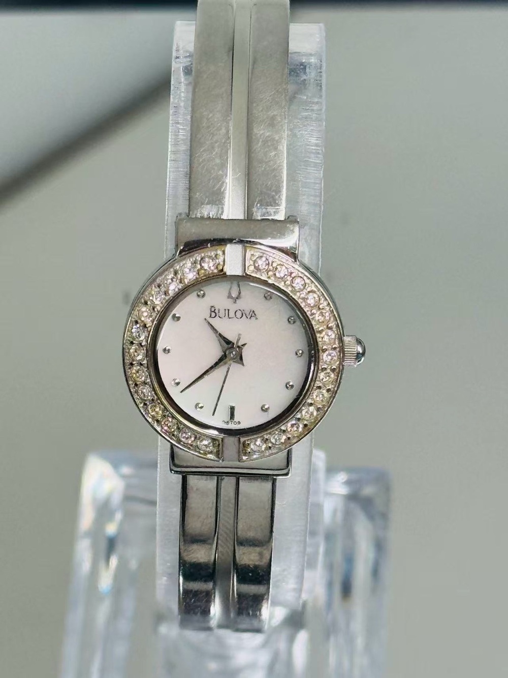 Vintage Bulova Crystal Accent Women Watch 21mm Silver Bracelet New Battery Runs